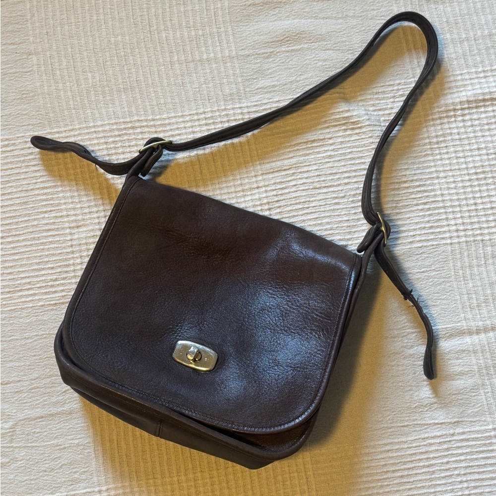 Vintage Coach 70s NYC Dk Brown Leather Turnlock Bag Metal Plaque Early Pre-Creed